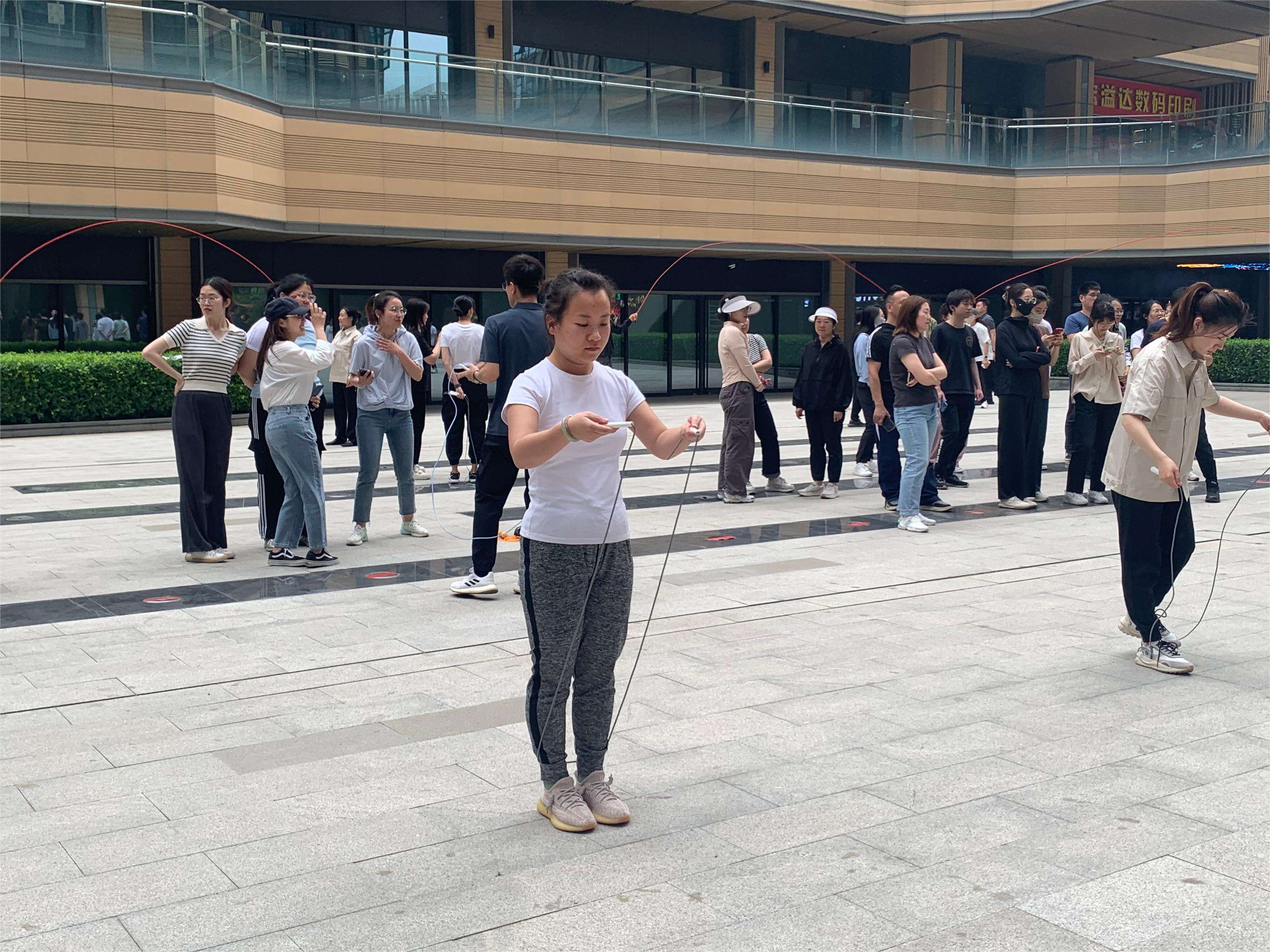 弘揚五四精神,綻放(fàng)青春風(fēng)采 ——康衆集團黨支部積極參與中關村(cūn)豐台科(kē)技(jì)園區(qū)運動會(huì) 弘揚五四精神,綻放(fàng)青春風(fēng)采 ——康衆集團黨支部積極參與中關村(cūn)豐台科(kē)技(jì)園區(qū)運動會(huì)