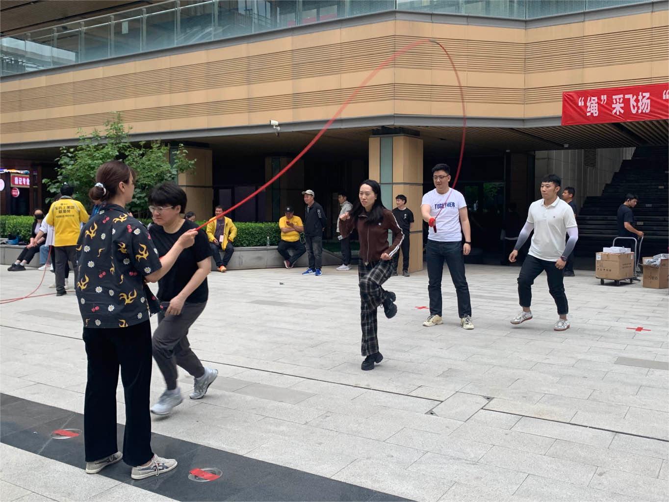 弘揚五四精神,綻放(fàng)青春風(fēng)采 ——康衆集團黨支部積極參與中關村(cūn)豐台科(kē)技(jì)園區(qū)運動會(huì) 弘揚五四精神,綻放(fàng)青春風(fēng)采 ——康衆集團黨支部積極參與中關村(cūn)豐台科(kē)技(jì)園區(qū)運動會(huì)