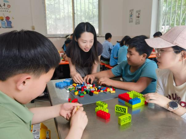 黨建引領聚合力,紅(hóng)色精神潤童心——康衆集團黨支部積極參與中關村(cūn)豐台科(kē)技(jì)園區(qū)黨群捐贈活動 黨建引領聚合力,紅(hóng)色精神潤童心——康衆集團黨支部積極參與中關村(cūn)豐台科(kē)技(jì)園區(qū)黨群捐贈活動