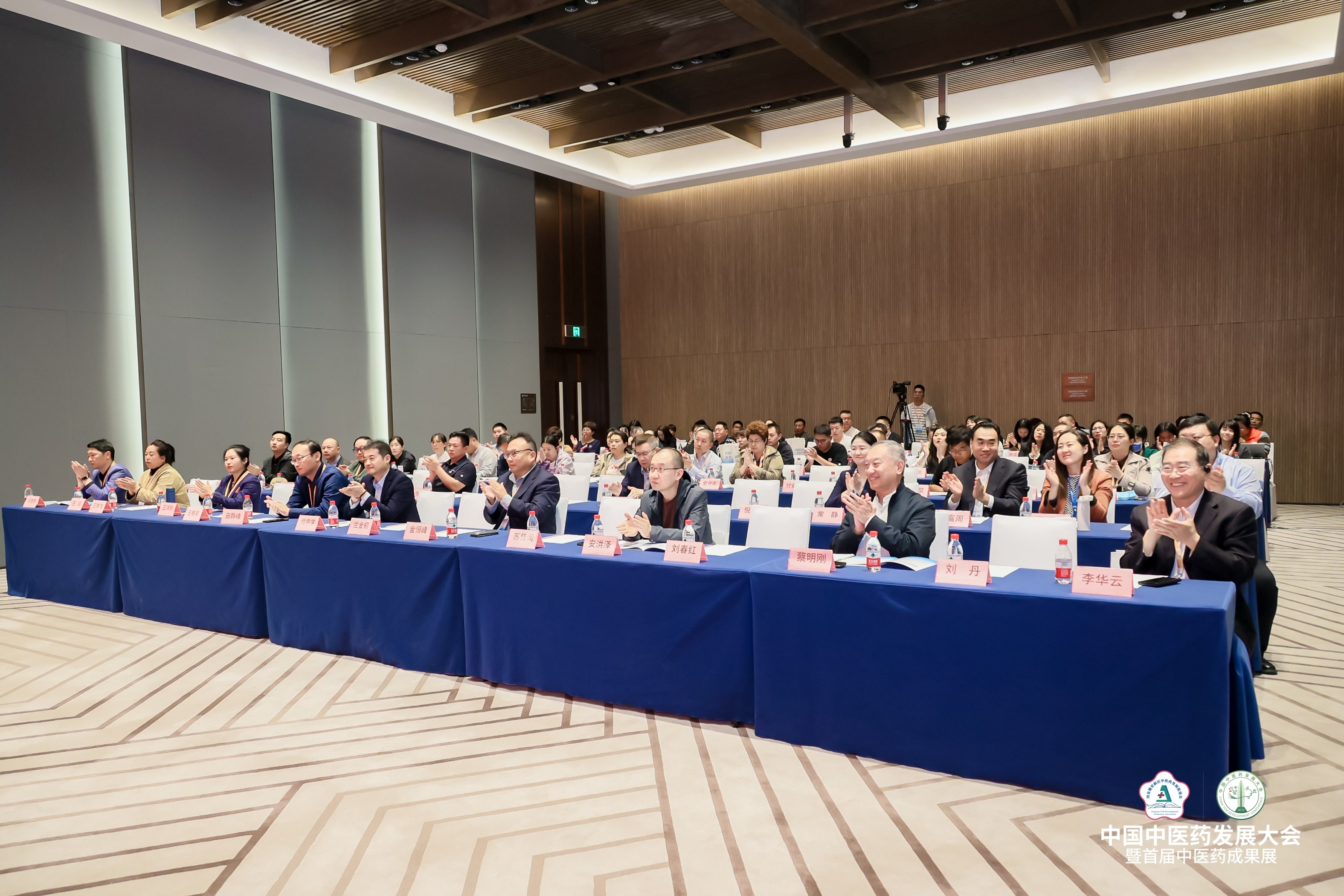 康衆集團與雄促會(huì)達成戰略合作(zuò)，正式成為(wèi)副會(huì)長(cháng)單位，攜手助力中醫(yī)藥高(gāo)質量發展！