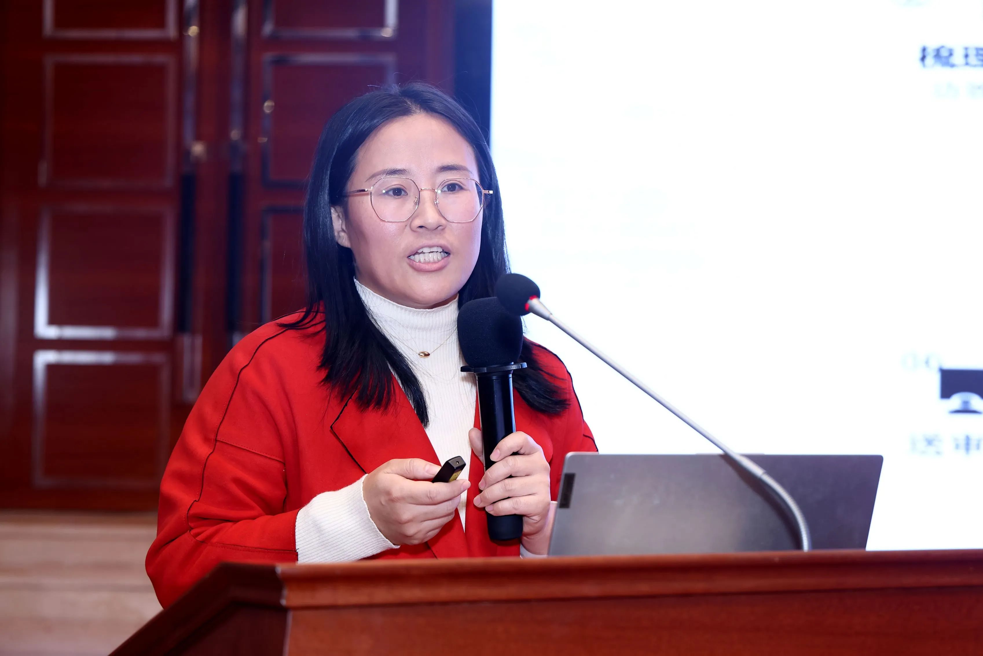 《保濟口服液臨床應用(yòng)專家(jiā)共識》第一(yī)次專家(jiā)討(tǎo)論會(huì)在京順利召開(kāi)