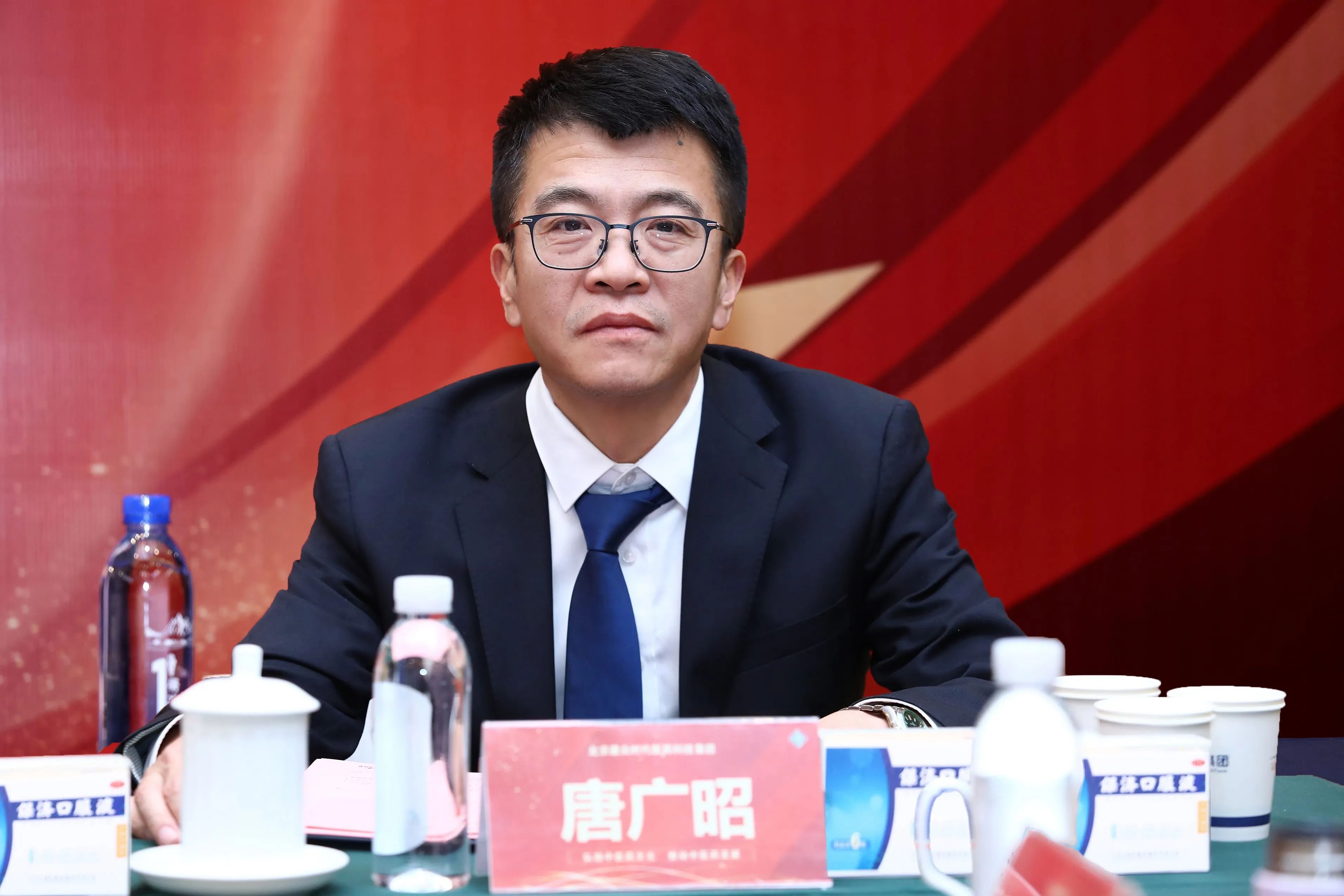 《保濟口服液臨床應用(yòng)專家(jiā)共識》第一(yī)次專家(jiā)討(tǎo)論會(huì)在京順利召開(kāi)